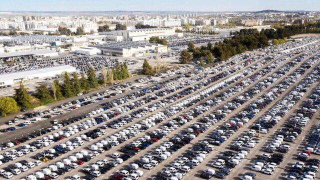 concepto-transporte-vista-aerea-coches_23-2148959733